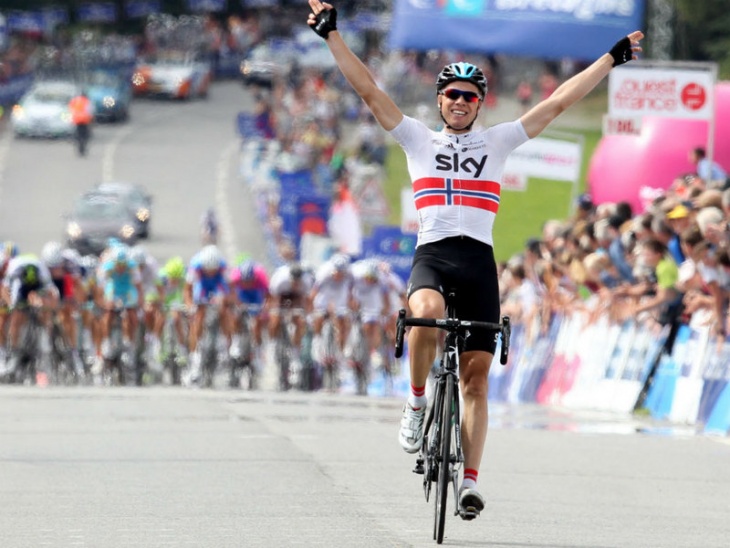 独走勝利をかざったエドヴァルド・ボアッソンハーゲン（ノルウェー、チームスカイ）:TEAM SKY