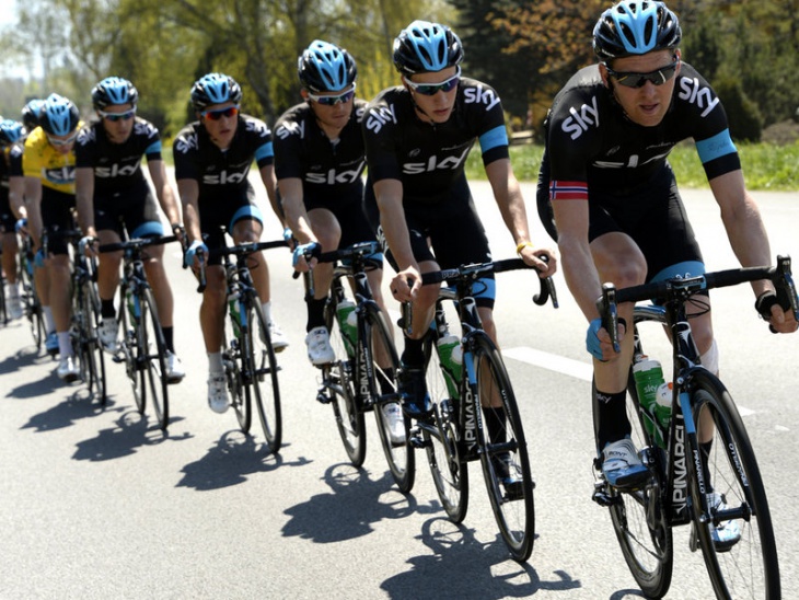 リーダージャージ擁するスカイプロサイクリングがレースをコントロール：www.teamsky.com