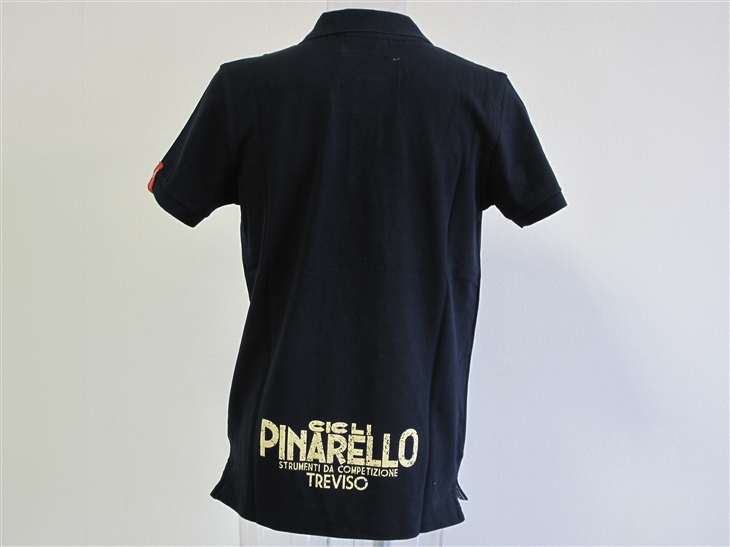 腰に大きくピナレロの刺繍ロゴ
