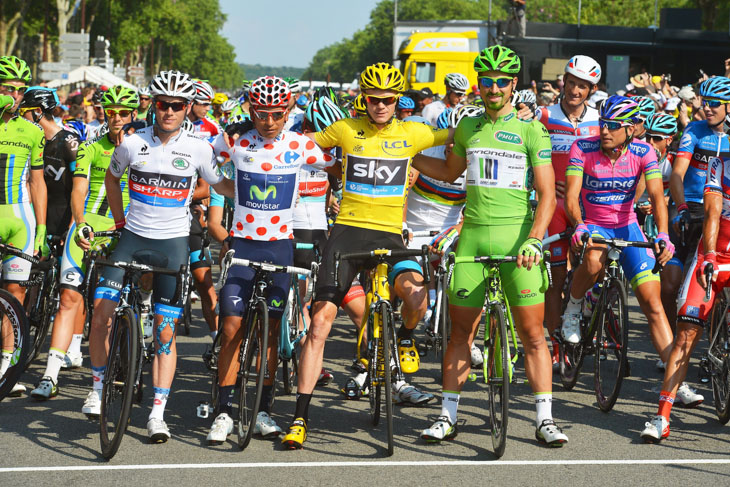 4賞ジャージがスタートラインの最前列に並ぶ: photo:Cor Vos