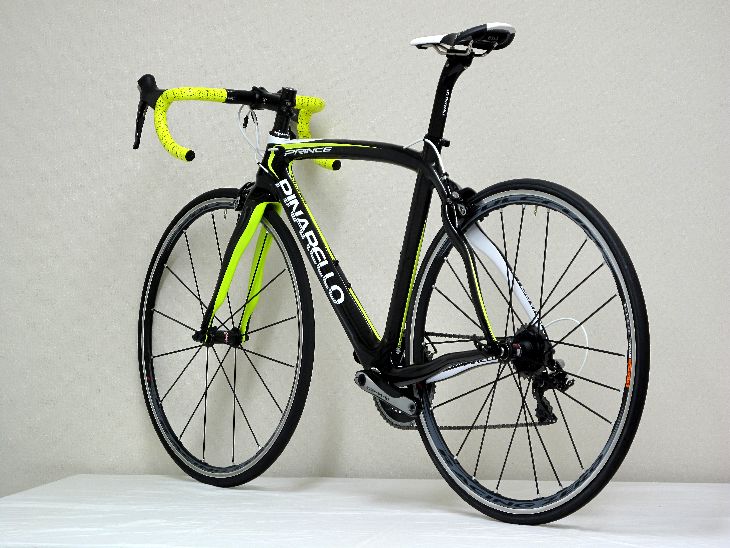 920 / ブラックイエローフルオ：シートステイの色の入り方