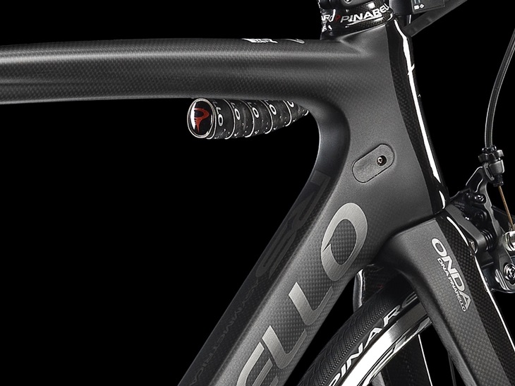 UCIの「3:1」ルールをクリアしながら、最大の整流効果を発揮する新しい「FLATBACK」チューブデザイン<br />優れた空力性能でライダーのエネルギー消費を軽減します。