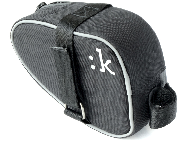 LIN:K BAG<br> 一般的なサドルに使用できるベルクロストラップ式<br>サイズ：ミディアム / 全長15ｘ高さ9ｘ幅7cm、スモール / 全長12.5ｘ高さ7ｘ幅7cm