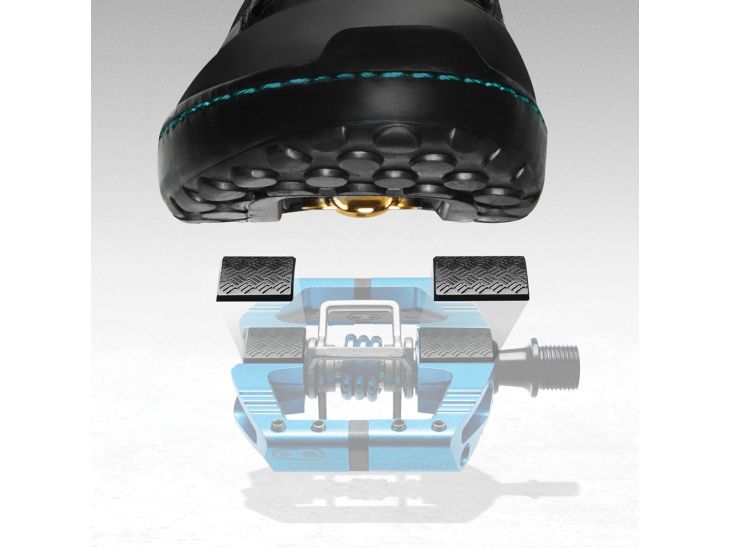 ペダル本体と靴の接触具合を調整できるトラクションパッド