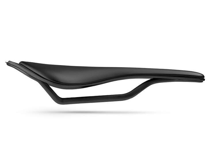 フラット&ワイドなトップを持つANTARESは脊椎の柔軟性、骨盤の角度がスネークとブルの中間に相当するライダー向け。